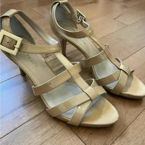 Ellen Tracy Beige Heels - Picture 3 of 4